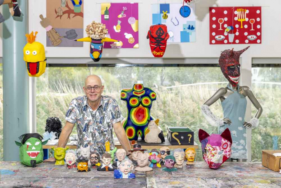 Foto van Mario Verkooijen, docent beeldende vorming aan het Stedelijk Gymnasium Leiden