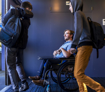 nijmegen-dominicus-college-havo-vwo-in-nijmegen-een-kleinschalige-school-met-een-speciale-afdeling-de-monnikskap-voor-leerlingen-met-een-beperking-door-ziekte-of-handicap