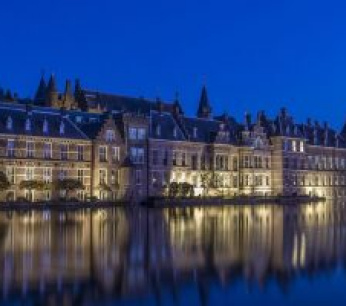 tweede-kamer-bij-nacht