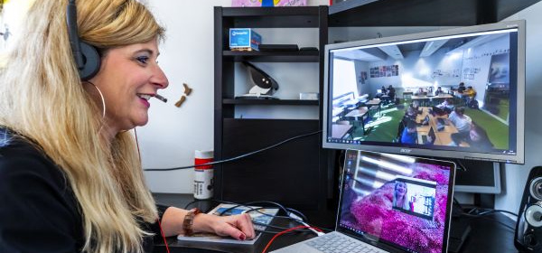 gouda-merel-hoogendoorn44zzp-videodocent-duits-geeft-les-vanuit-haar-werkkamer-aan-groep-l1m3-van-het-da-vinci-college-in-leiden