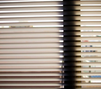 window-blinds-932644_1280